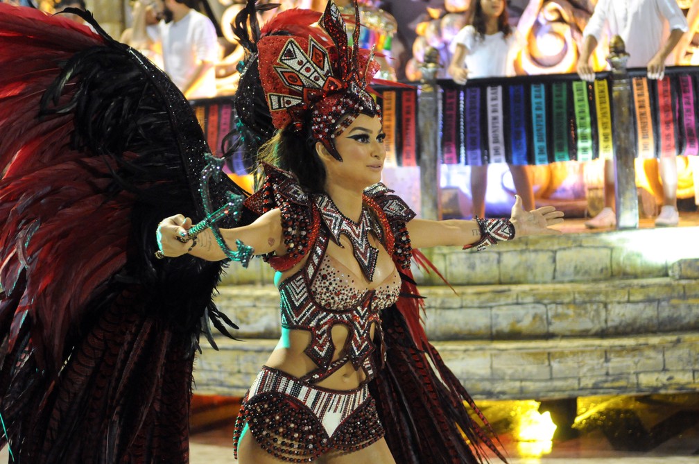 Thaila Ayala desfilou pela Grande Rio (Foto: Alexandre Durão / G1)