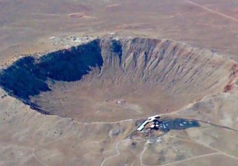 Meteor Crater ("Cratera do Meteoro", em português), localizada no Arizona, Estados Unidos (Foto: Reprodução/NASA)