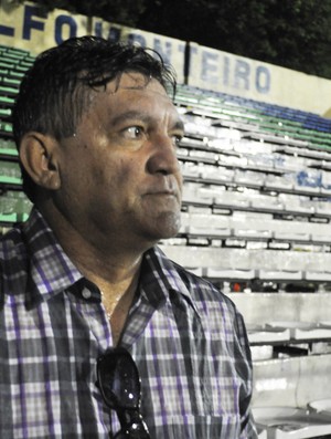 Aníbal Lemos, técnico de futebol (Foto: Renan Morais/GLOBOESPORTE.COM)