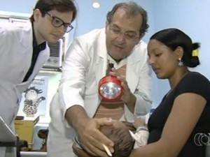 Médico avalia Ruan em hospital de Goiânia, Goiás (Foto: Reprodução/ TV Anhanguera)