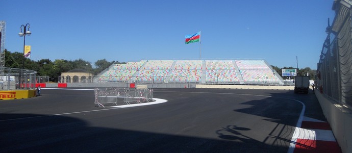 Curva 16, a que antecede a entrada do trecho de 2.100 metros de aceleração máxima. Circuito de Baku - Azerbaijão Fórmula 1 (Foto: Livio Oricchio)