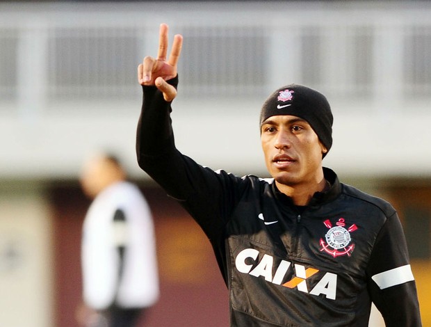 Paulinho treino Corinthians (Foto: Marcos Ribolli / Globoesporte.com)