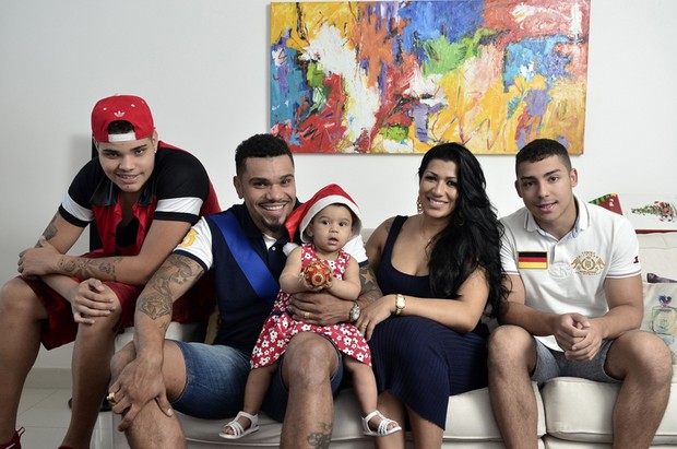 Naldo Benny e a família (Foto: Roberto Teixeira / EGO)