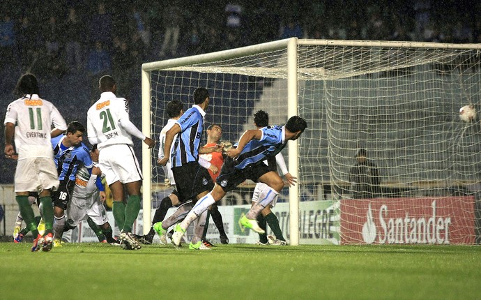 André Lima, Grêmio x Coritiba, Copa Sul-Americana (Foto: Agência EFE)