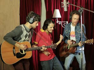 Nando, Sebastião, no violão, e Théo super empolgados (Foto: Foto: Bruno Ruiz)