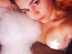 Miley Cyrus posta foto na cama de topless e com gatinho de estimação