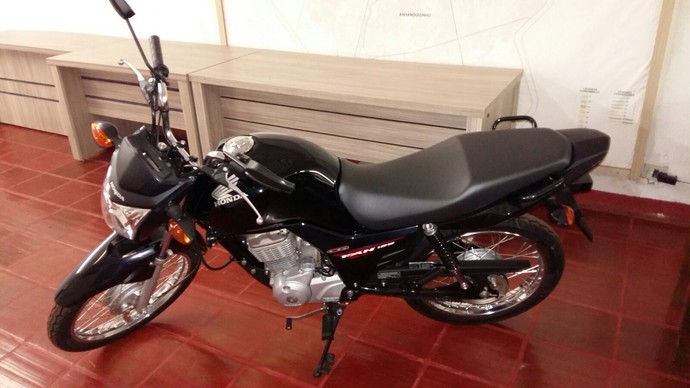 Motocicleta será sorteada pelo Operário-MS (Foto: Anderson Ramos/cedida)