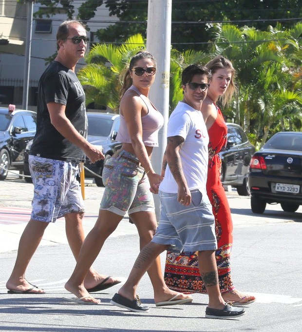 Thammy Miranda, Andressa Ferreira e amigos (Foto: AgNews)