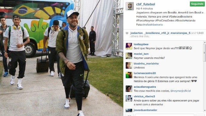 Seleção chega a Brasília, e Neymar carrega mochila nas costas