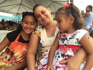 A família de Mônica de Oliveira foi uma das beneficiadas. (Foto: Mariucha Machado/ G1)