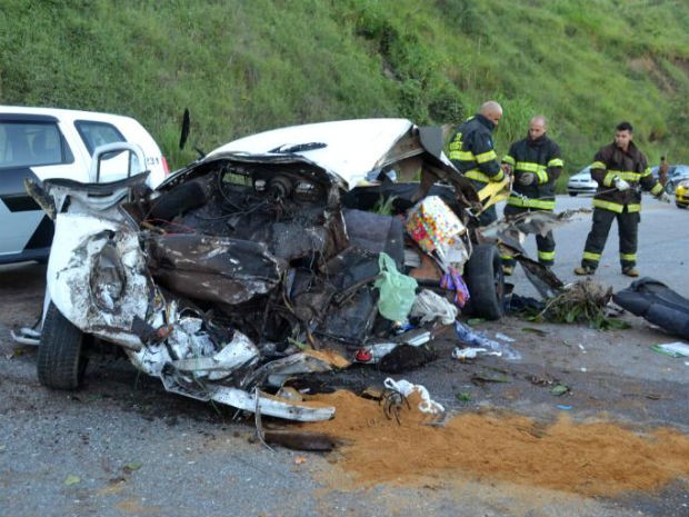 Acidente em rodovia destrói fusca e mata motorista em São Roque (Foto: Divulgação / São Roque Notícias)