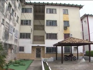 Crime ocorreu em conjunto residencial no bairro do Trobogy (Foto: Reprodução/TV Bahia)