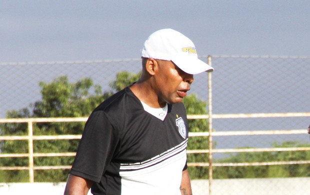 Júlio Aranha, preparador de goleiros (Foto: Magnus Menezes / Jornal da Paraíba)