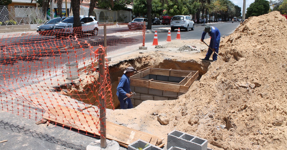 G1 Compesa abre buraco na Orla para finalização da obra de saneamento