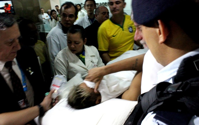 Neymar entrando no Hospital (Foto: Brigida Sullam)