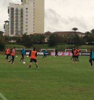 Tite repete escalação do Corinthians e mantém dúvida sobre o centroavante