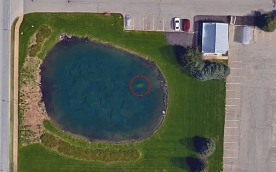 O carro de David Lee visto pelo satélite do Google Maps