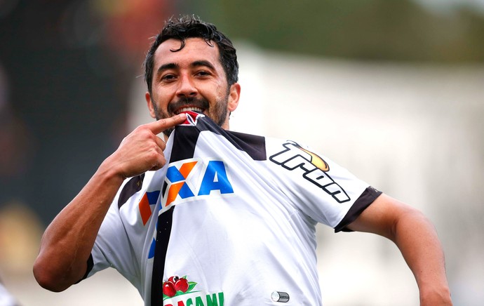 Douglas comemora gol do Vasco contra o América-rn (Foto: Márcio Mercante / Agência estado)