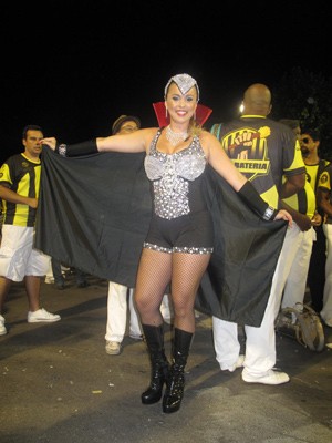 Bruna Almeida vestida de "Vamp" (Foto: Priscilla Souza/G1)