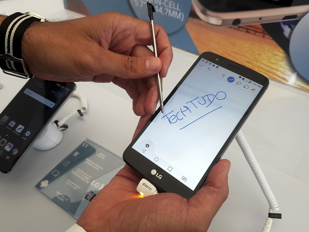 LG K10 Pro 2017 tem como diferencial a caneta stylus (Foto: Ana Marques/TechTudo)