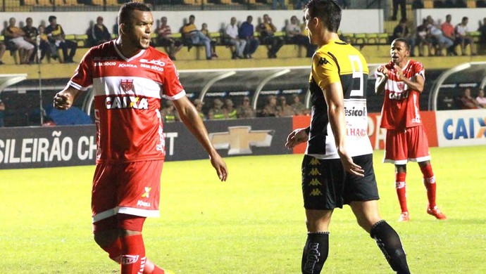 Zé Carlos também fez um gol no jogo contra o Criciúma (Foto: Júnior de Melo/Assessoria do CRB)