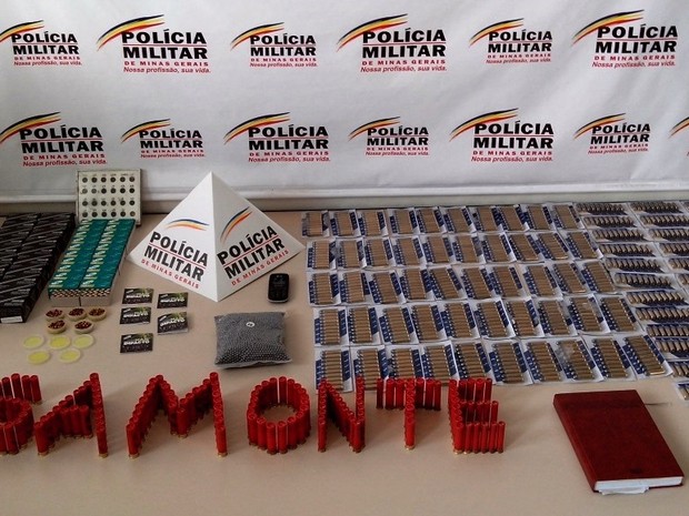 Munições Santo Antônio do Monte (Foto: Polícia Militar/Divulgação) Munições Santo Antônio do Monte (Foto: Polícia Militar/Divulgação)