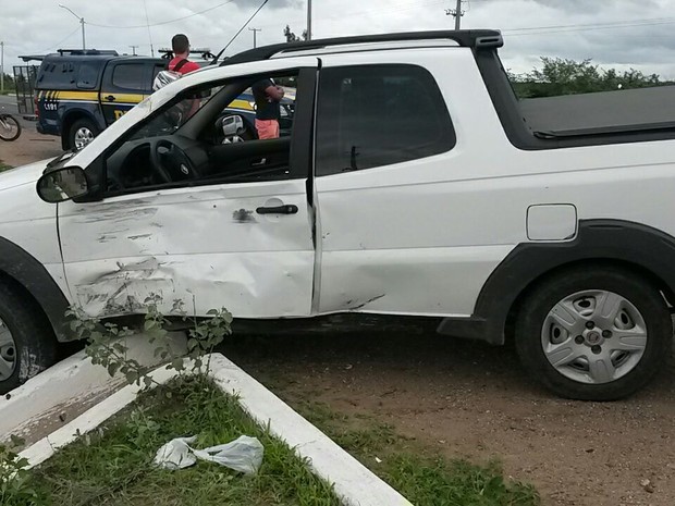 G Jovem Morre Em Colis O Entre Carro E Moto Na Br Em Petrolina