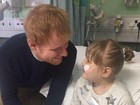Ed Sheeran visita menina e faz show particular em hospital na Inglaterra