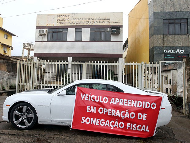 Camaro é apreendido em operação contra sonegação fiscal em Salvador (Foto: Divulgação/ Secom)