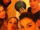 Mariana Rios, Di Ferrero, Sophie Charlotte e outros jogam boliche