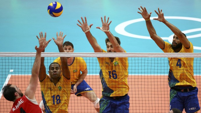 vôlei, Brasil x canadá, Lucarelli, lucão, wallace (Foto: Marcelo del Pozo / Reuters) vôlei, Brasil x canadá, Lucarelli, lucão, wallace (Foto: Marcelo del Pozo / Reuters)