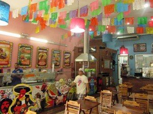 Ao contrário do concorrente que fica na mesma rua, mexicano que abriu restaurante típico não incluiu as paletas no cardápio. &#39;As paletas aqui não têm nada a ver com as do México&#39; (Foto: Karina Trevizan/G1)