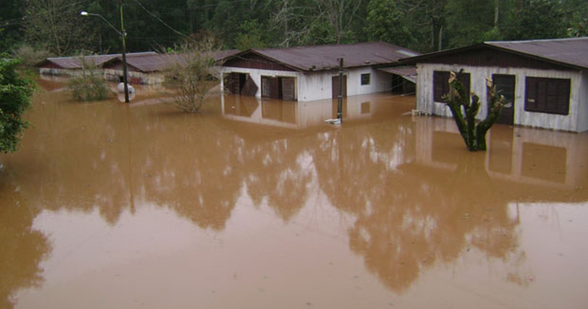 G1 Chuva Inunda Cidade No Rs E Deixa Casas Debaixo Dágua Notícias Em Vc No G1 