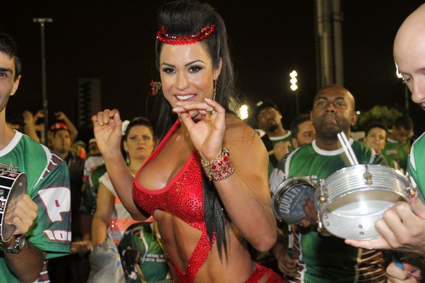 Ego Gracyanne Barbosa Chama Atenção Com Físico Em Ensaio De Carnaval Notícias De Carnaval 2015 8496