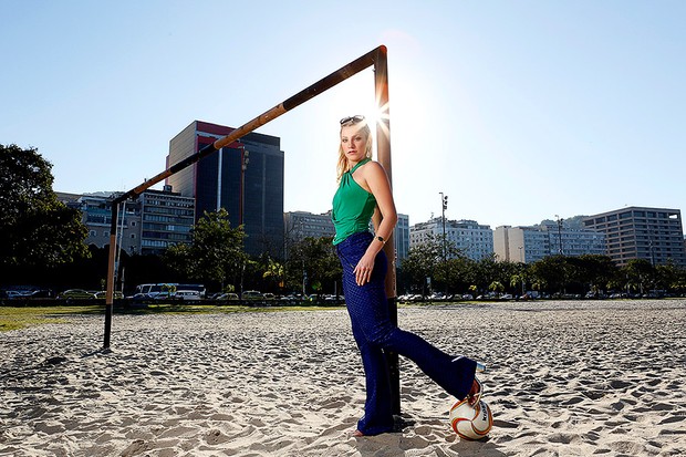 Bandeirinha Fernanda Colombo posa para o EGO (Foto: Marcos Serra Lima/EGO)