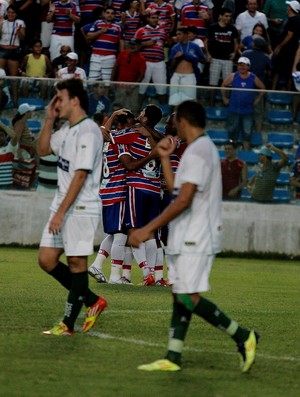 Jogadores do Fortaleza comemoram gol contra Icasa no PV (Foto: Kid Júnior/Agência Diário)
