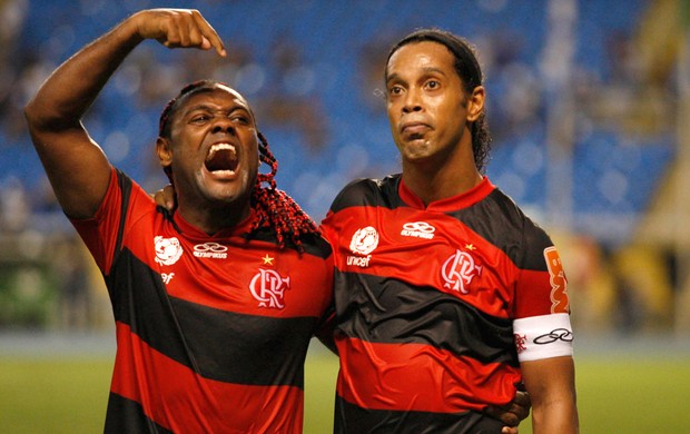 Vagner Love e Ronaldinho Gaucho gol Flamengo (Foto: André Portugal / VIPCOMM)