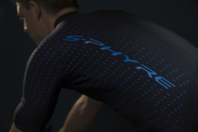 Camisa de ciclismo com novo conceito aerodinâmico