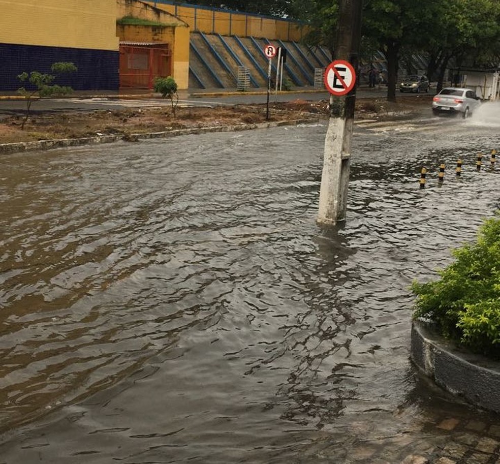 Avenida Bernardo Vieira, na Zona Leste de Natal, está alagada (Foto: Divulgação/STTU)