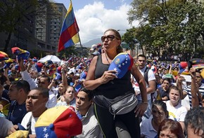  Manifestantes participam de protesto contra o governo de Nicolás Maduro em Caracas, na Venezuela, nesta terça-feira (Foto: AFP Photo/Juan Barreto)