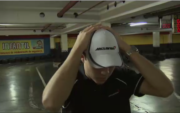 Gustavo Lima exibe boné da McLaren (Foto: Reprodução SporTV)