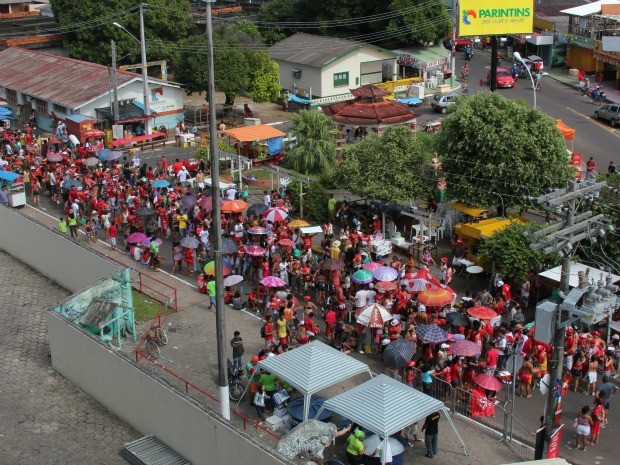 Movimentação de pessoas na área do Bumbódromo é grande (Foto: Frank Cunha/G1 AM)
