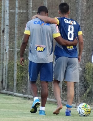 Henrique deixa o campo carregado no Cruzeiro (Foto: Guilherme Frossard)