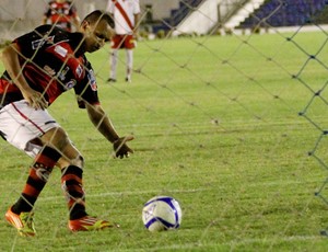 gol de warley do campinense (Foto: Leonardo Silva / Jornal da Paraíba)