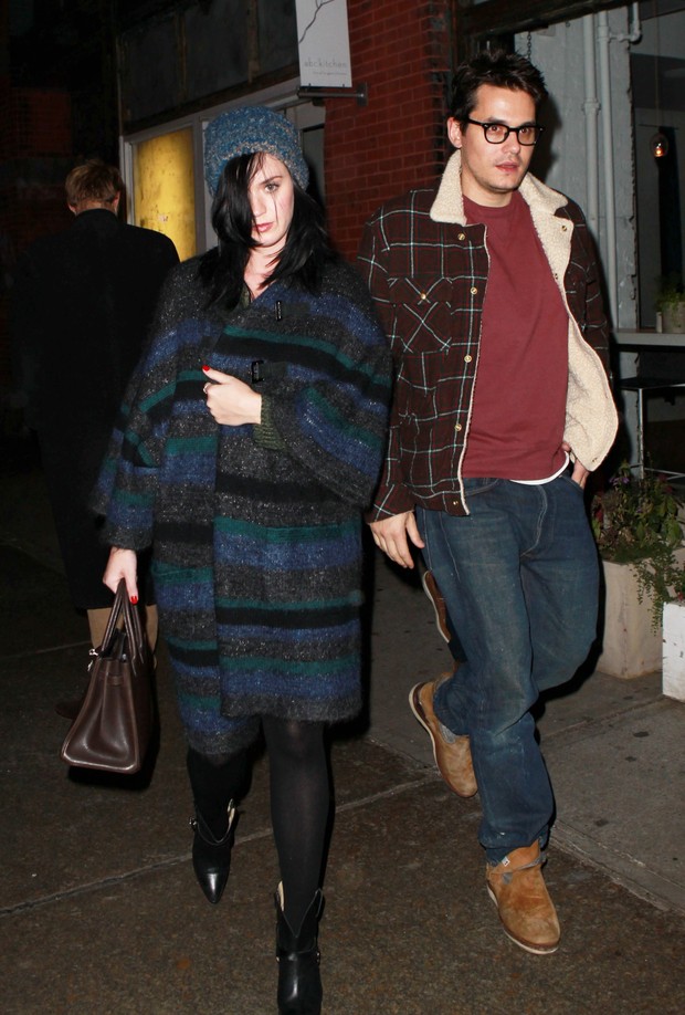 X17 - Katy Perry e John Mayer jantam em restaurante em Nova York, nos Estados Unidos (Foto: X17online/ Agência)