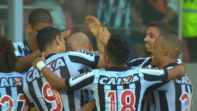 Fábio Santos; Atlético-MG (créditos: Reprodução/TV Globo)