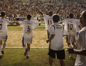 botafogo-pb faz festa ao fim de jogo contra o treze (Foto: Phelipe Caldas)