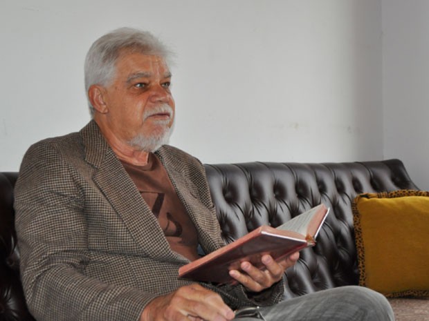 O metalúrgico aposentado Alexis Gazzoli de 68 anos presta o vestibular da Unicamp para ingressar em filosofia (Foto: Regina Santomauro/ G1) O metalúrgico aposentado Alexis Gazzoli de 68 anos presta o vestibular da Unicamp para ingressar em filosofia (Foto: Regina Santomauro/ G1)