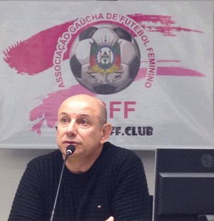 Carlos Alberto de Souza Professor Neco presidente Associação Gaúcha de Futebol Feminino (Foto: Beto Azambuja / GloboEsporte.com)