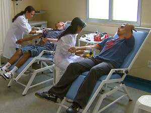 Coleta de sangue no hemonúcleo da Santa Casa de São Carlos (Foto: Reprodução/EPTV)